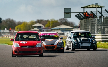 WRDA WSSC class rivals in a tight battle into Quarry, in their opening race of the day.